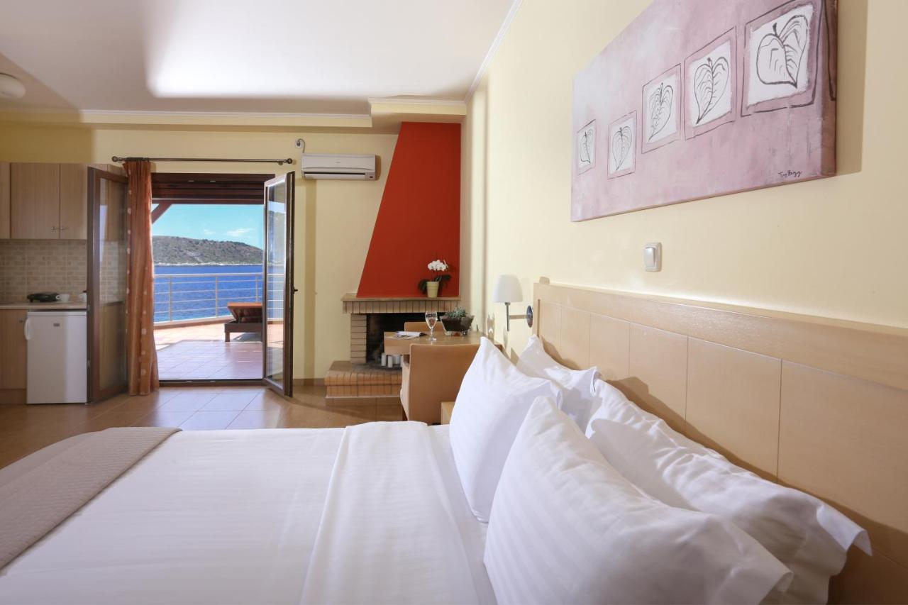Faros Luxury Suites Marathopoli Eksteriør billede