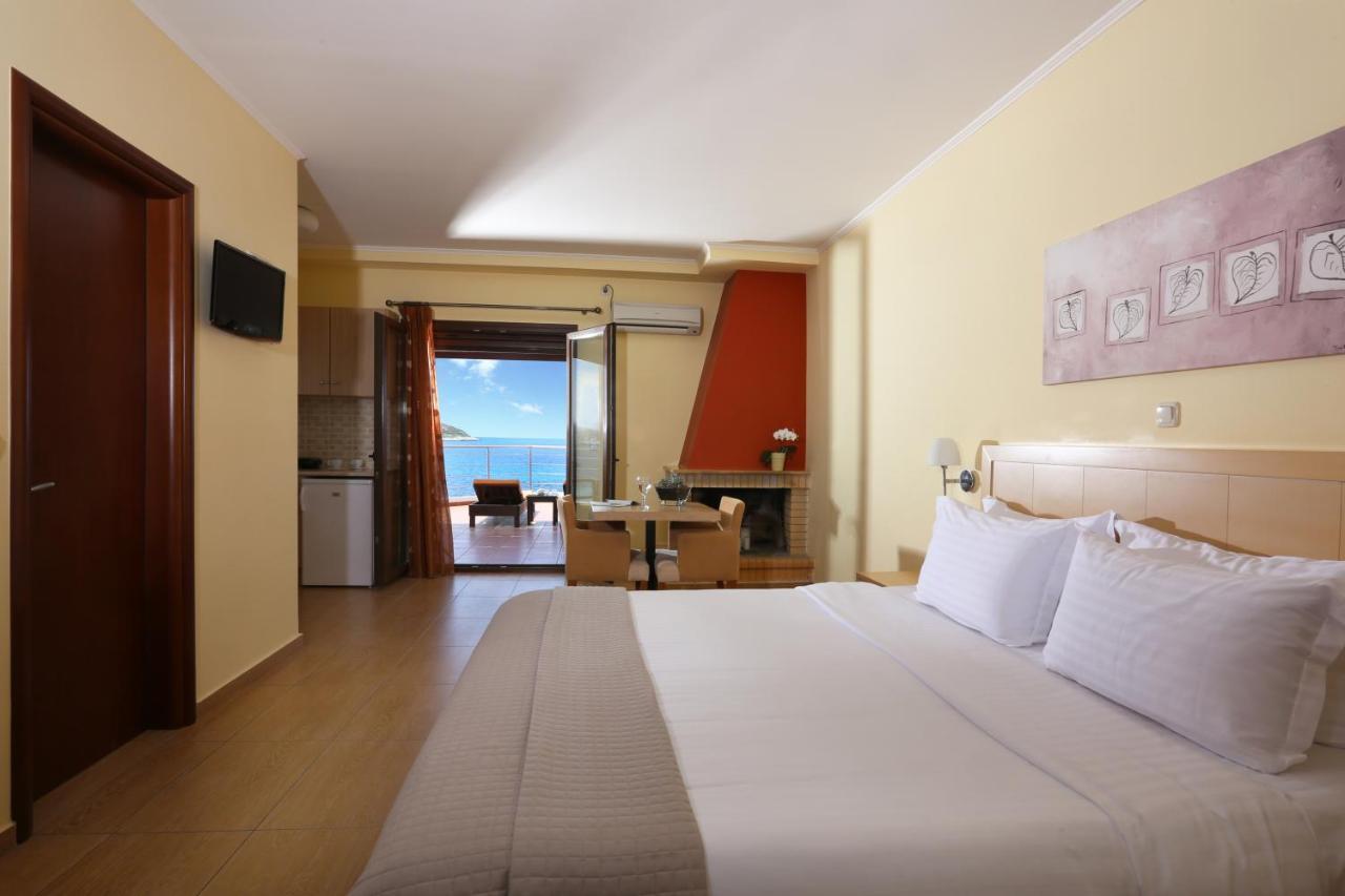 Faros Luxury Suites Marathopoli Eksteriør billede