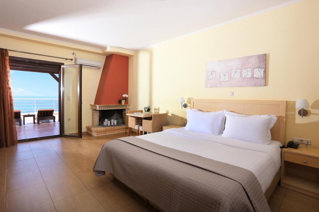 Faros Luxury Suites Marathopoli Eksteriør billede