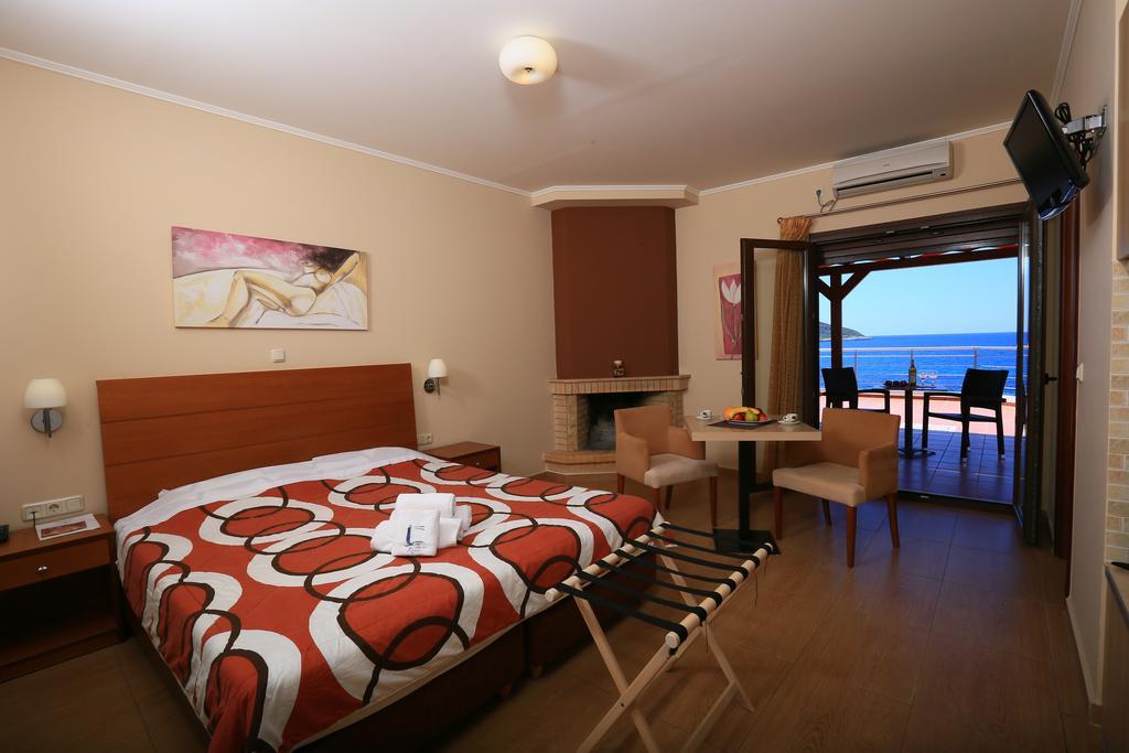 Faros Luxury Suites Marathopoli Eksteriør billede