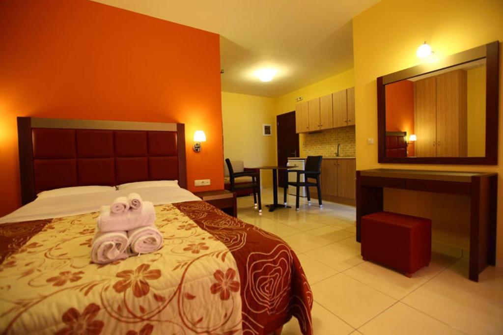 Faros Luxury Suites Marathopoli Værelse billede