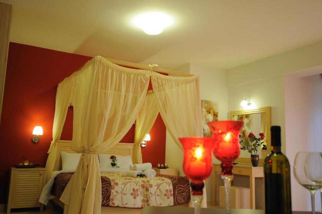 Faros Luxury Suites Marathopoli Værelse billede