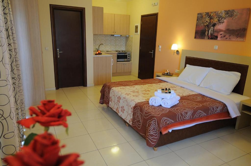 Faros Luxury Suites Marathopoli Værelse billede