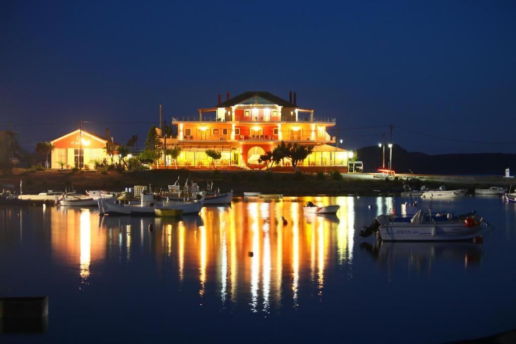 Faros Luxury Suites Marathopoli Eksteriør billede