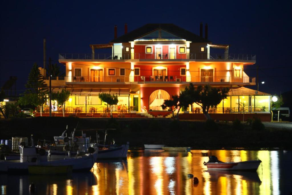 Faros Luxury Suites Marathopoli Eksteriør billede
